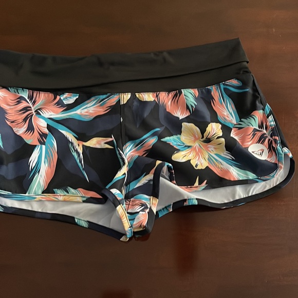 Roxy shorts - Picture 3 of 3
